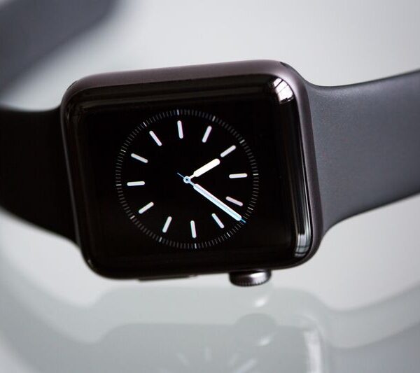 Smart Fitness Watch — Heart Rate & SpO2